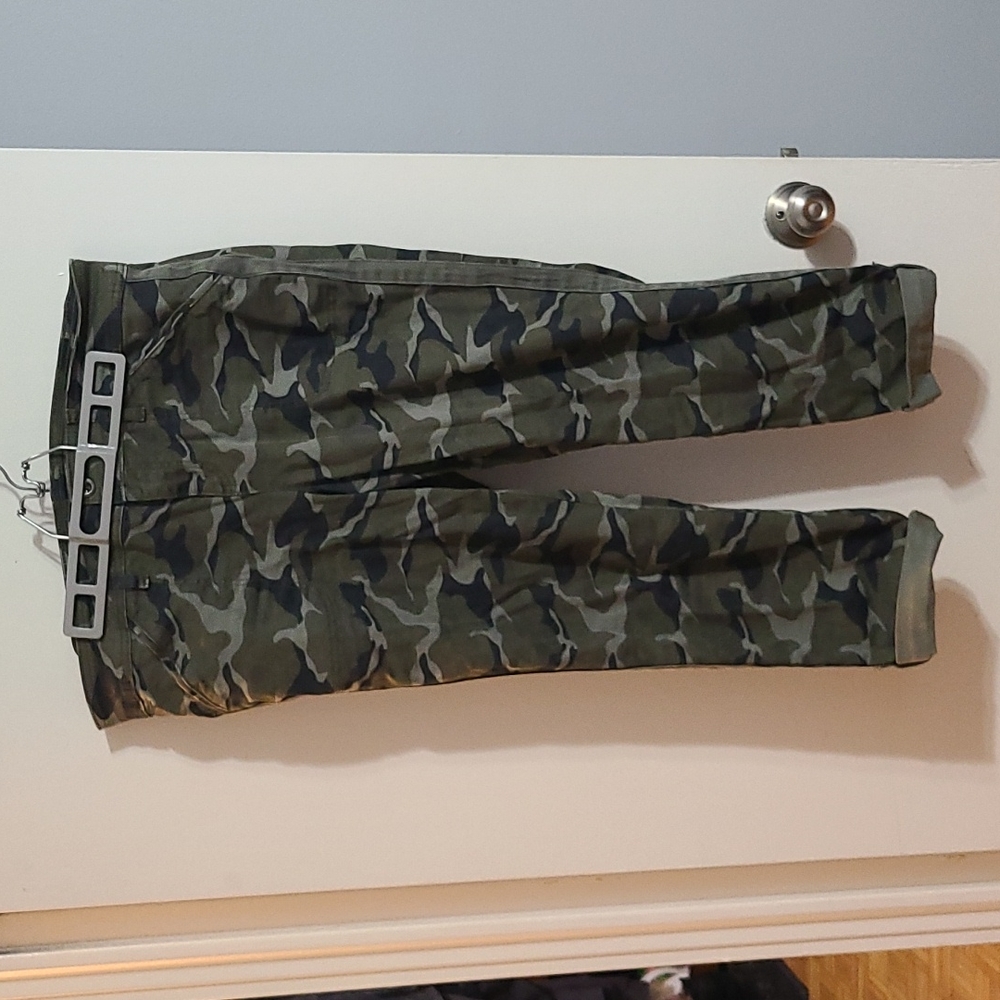 Torrid Green Camo Crop Size 16